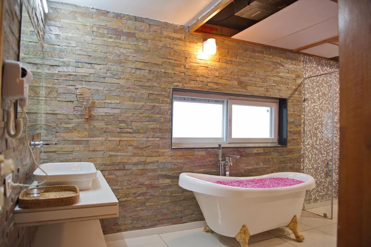 Wild Rose Resort & Spa Pushkar Ngoại thất bức ảnh