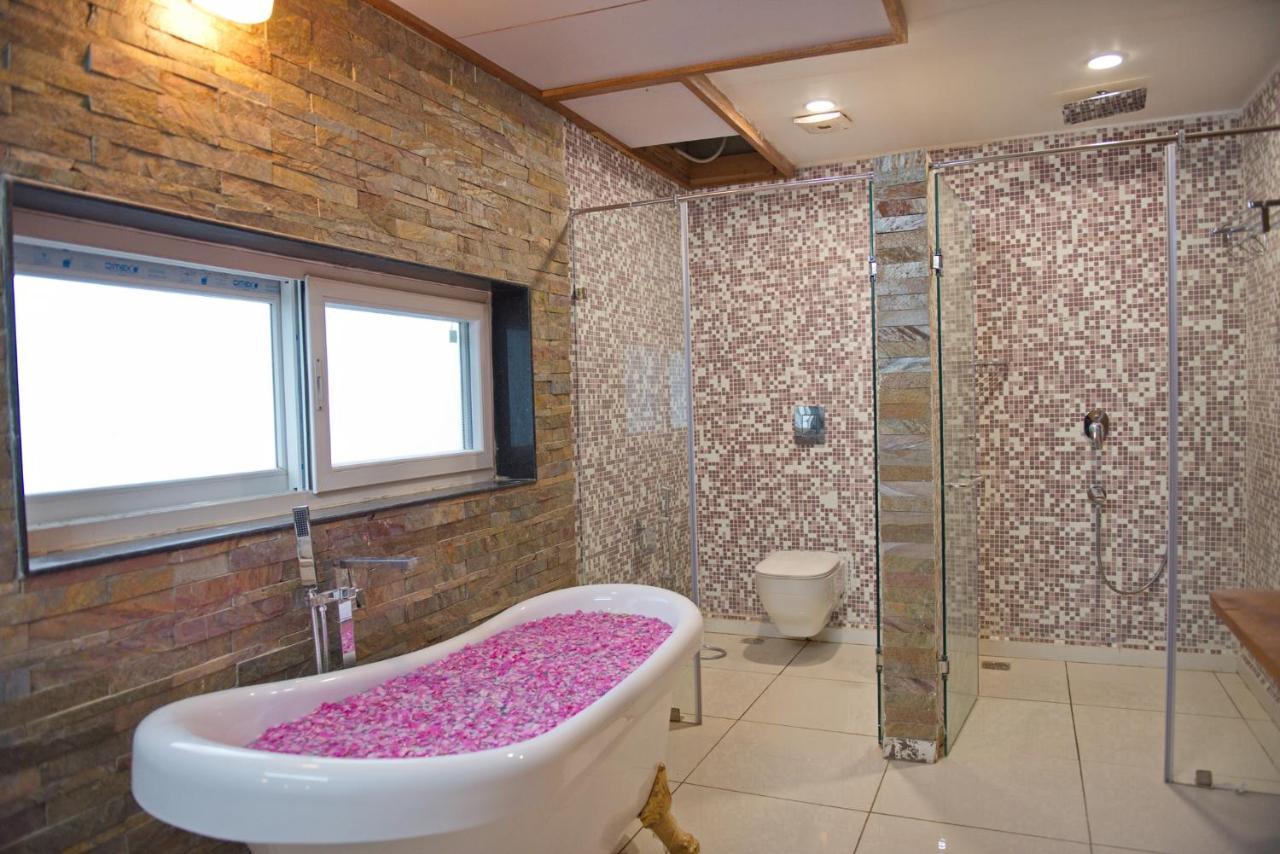 Wild Rose Resort & Spa Pushkar Ngoại thất bức ảnh