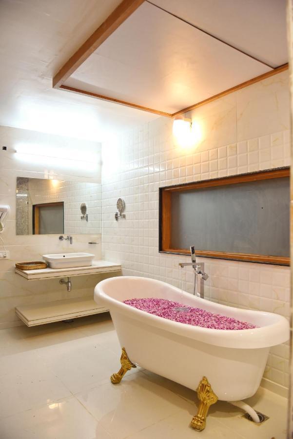 Wild Rose Resort & Spa Pushkar Ngoại thất bức ảnh